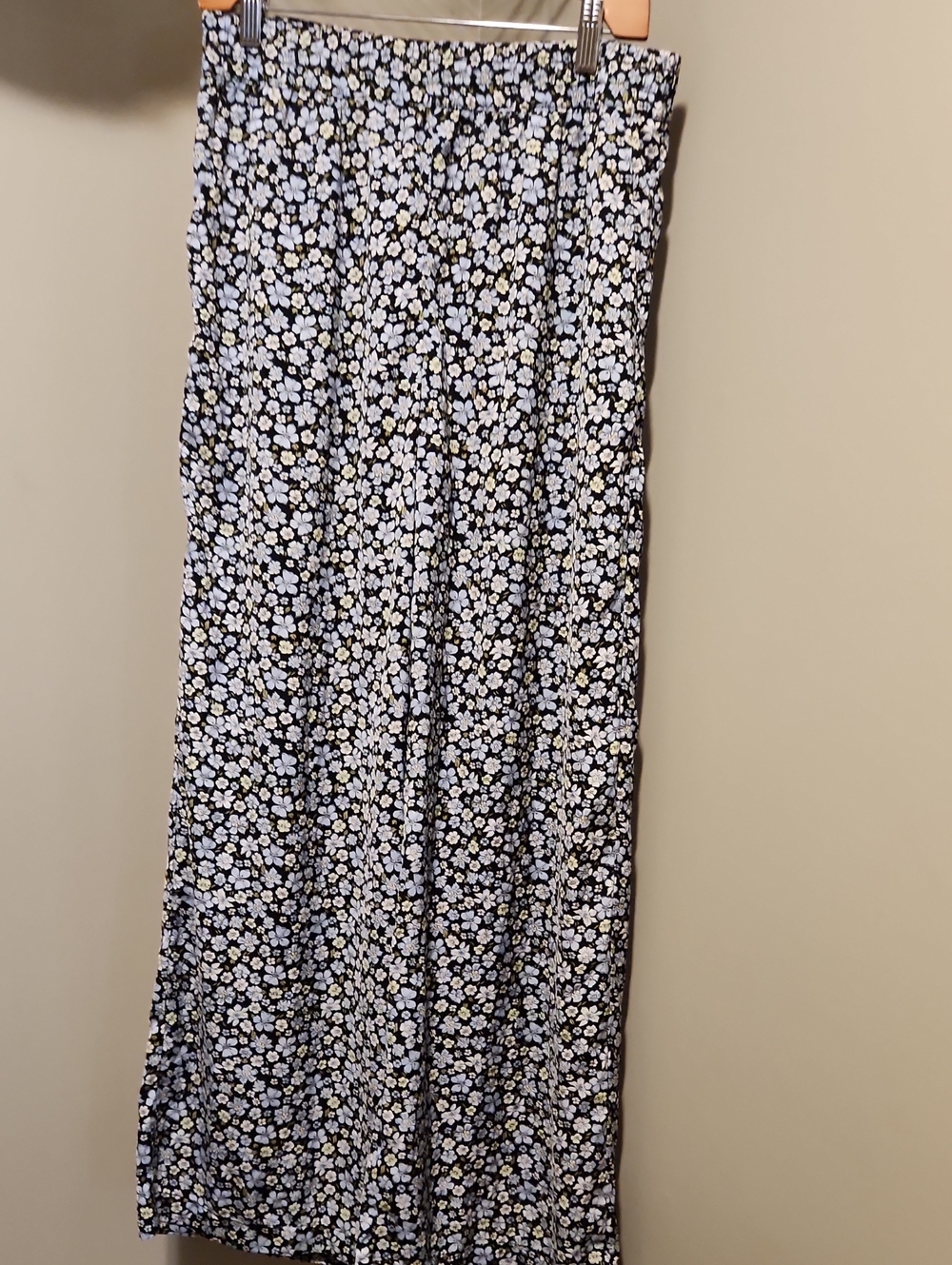 H&M Black Wide-Leg  Pants with White Daisy Print